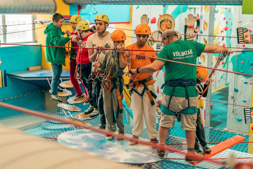 Participant la programul Climb Again la antrenamentul de escaladă terapeutică în programul de incluziune prin sport