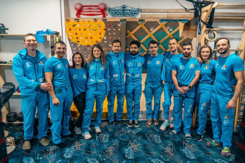 Copil din România progresând prin escaladă terapeutică în programul de incluziune prin sport