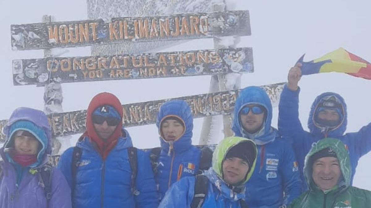 Vârful Kilimanjaro, cucerit de paralimpicii români de 1 Decembrie