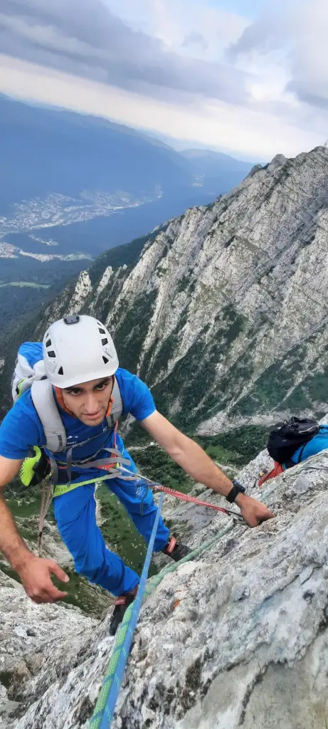 Un nevăzător a escaladat un traseu dificil din Bucegi